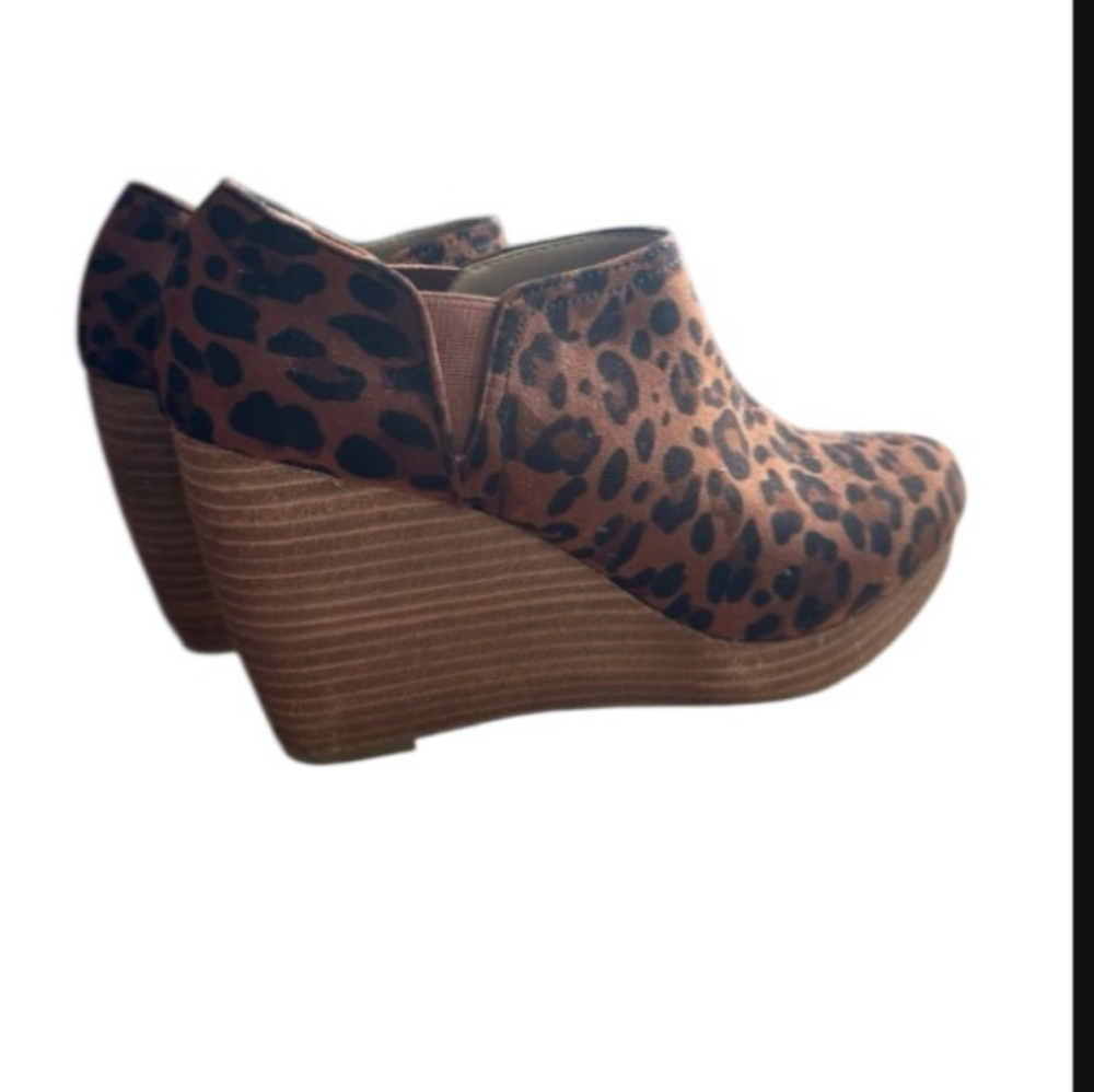 SUPER CUTE!! DR SCHOLL'S HARLIN WEDGES CHEETAH
